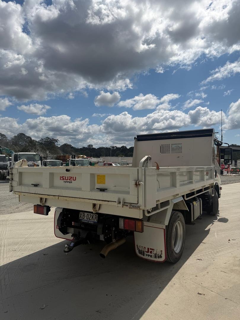 2024 Isuzu N Series image 4