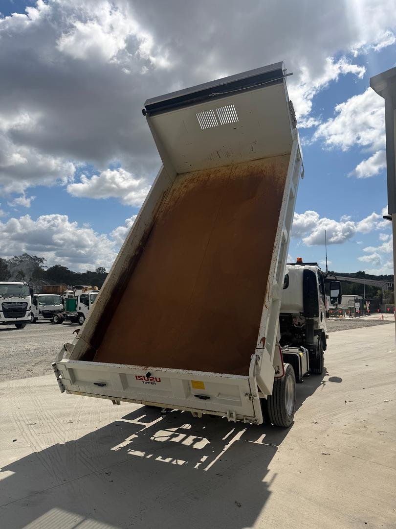 2024 Isuzu N Series image 8