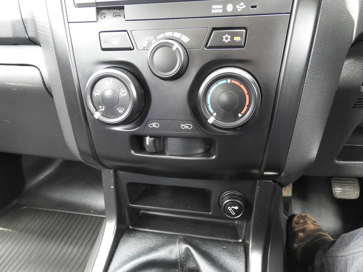 2016 Isuzu D-MAX SX MY15.5 4X4 Dual Range image 14