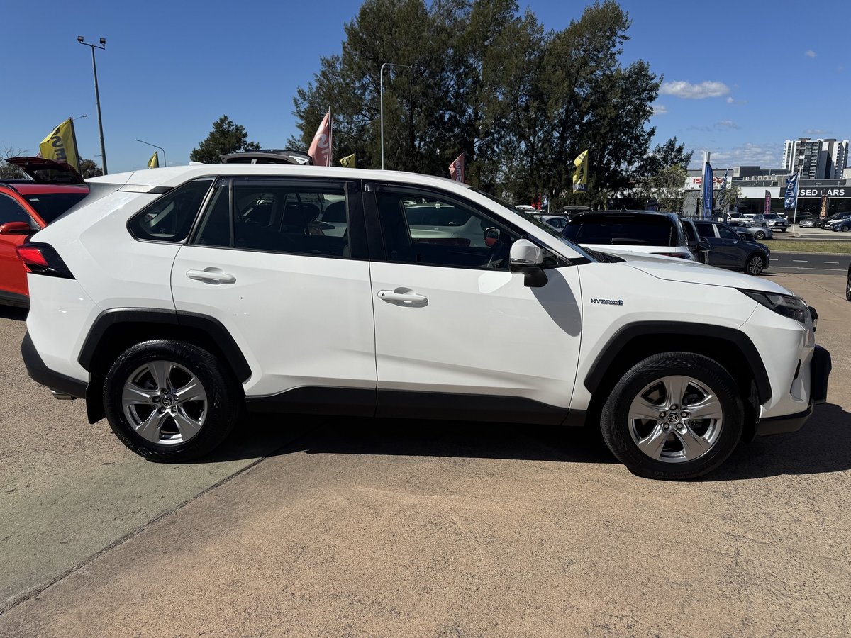 2022 Toyota RAV4 GX AXAH54R 4X4 On Demand image 8