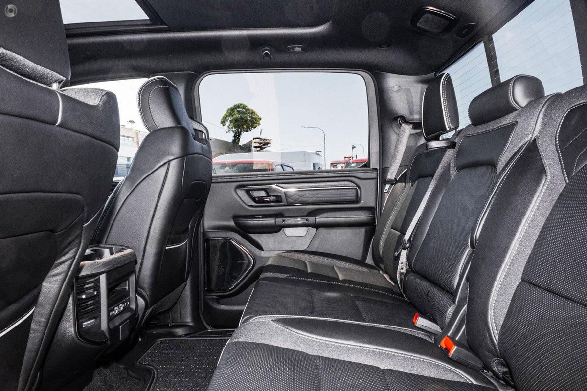 2025 RAM 1500 image 9