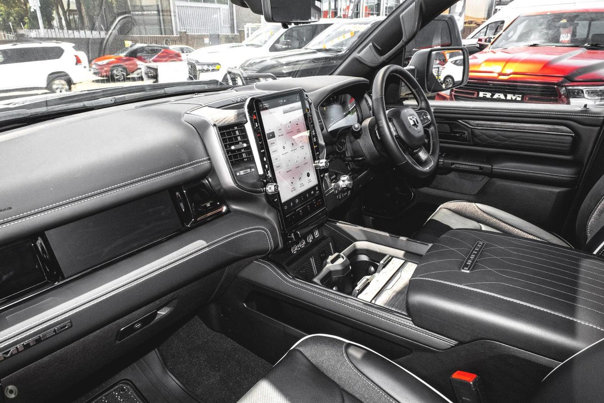 2025 RAM 1500 image 7
