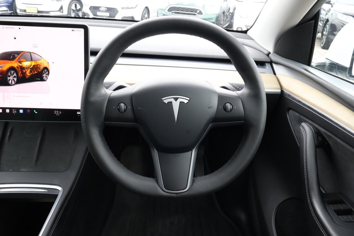 2023 Tesla Model Y Rear-Wheel Drive image 10