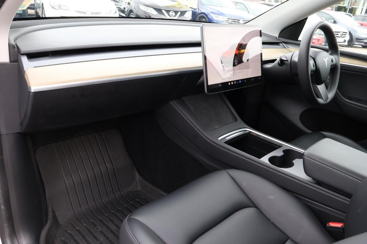 2023 Tesla Model Y Rear-Wheel Drive image 25