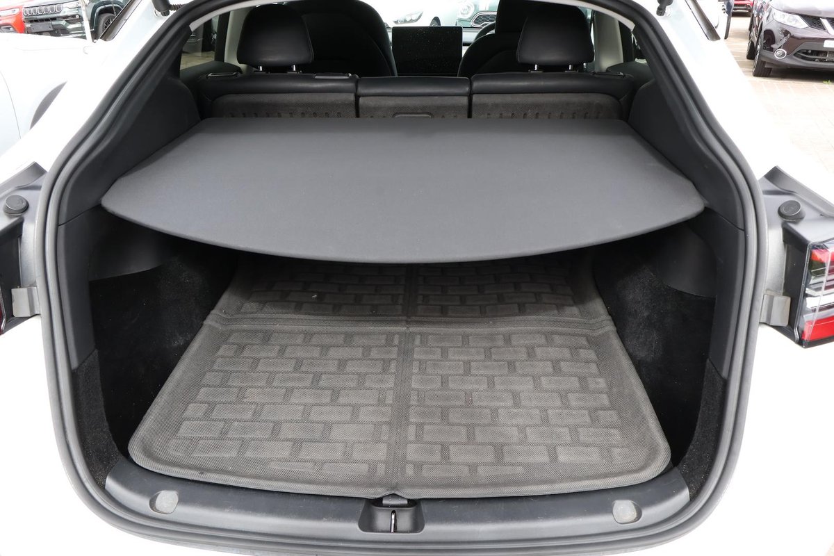 2023 Tesla Model Y Rear-Wheel Drive image 27