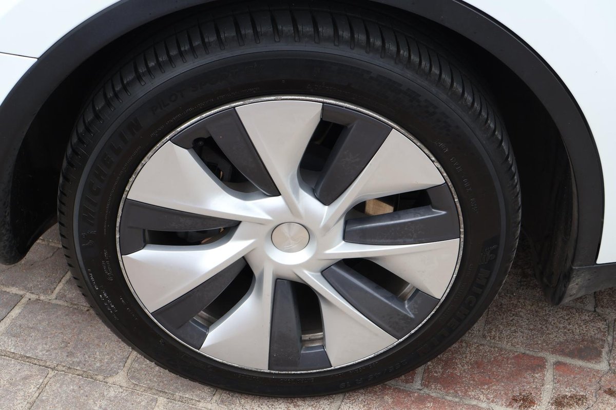 2023 Tesla Model Y Rear-Wheel Drive image 30