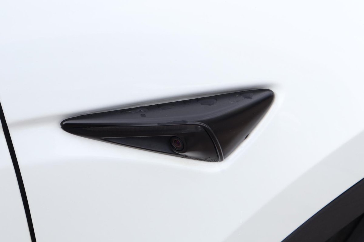 2023 Tesla Model Y Rear-Wheel Drive image 32