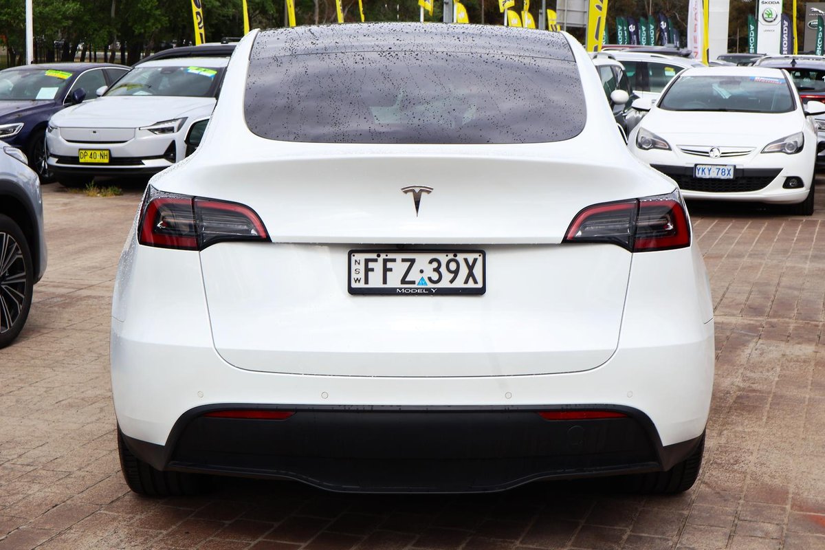2023 Tesla Model Y Rear-Wheel Drive image 5