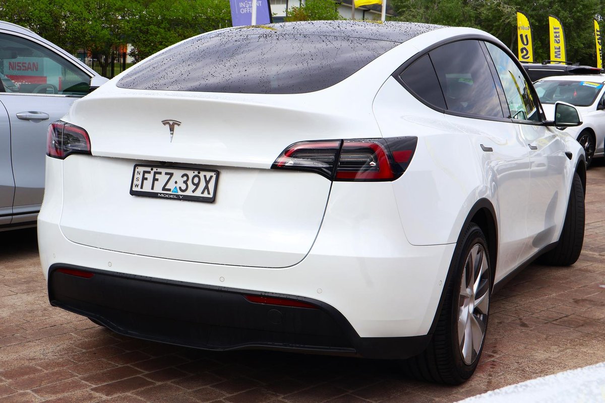 2023 Tesla Model Y Rear-Wheel Drive image 6