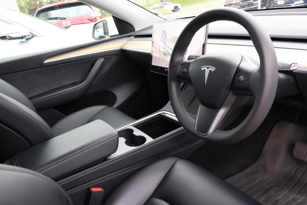 2023 Tesla Model Y Rear-Wheel Drive image 7