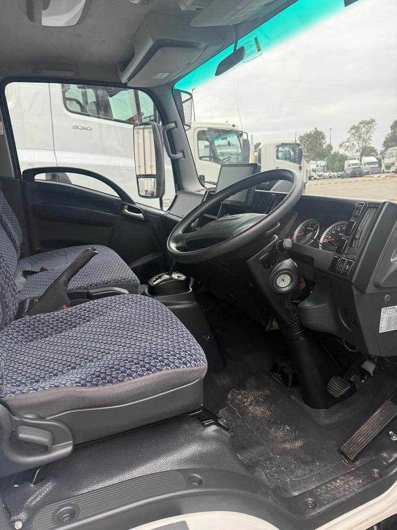 2024 Isuzu N Series NNR 45-150 Vanpack image 9