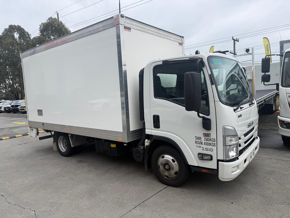 2024 Isuzu N Series NNR 45-150 Vanpack image 2