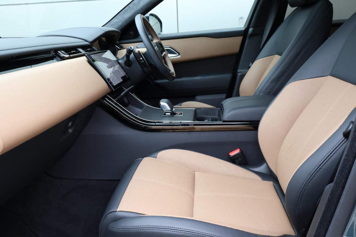 2025 Land Rover Range Rover Velar PHEV P400e Autobiography L560 MY26 AWD image 3