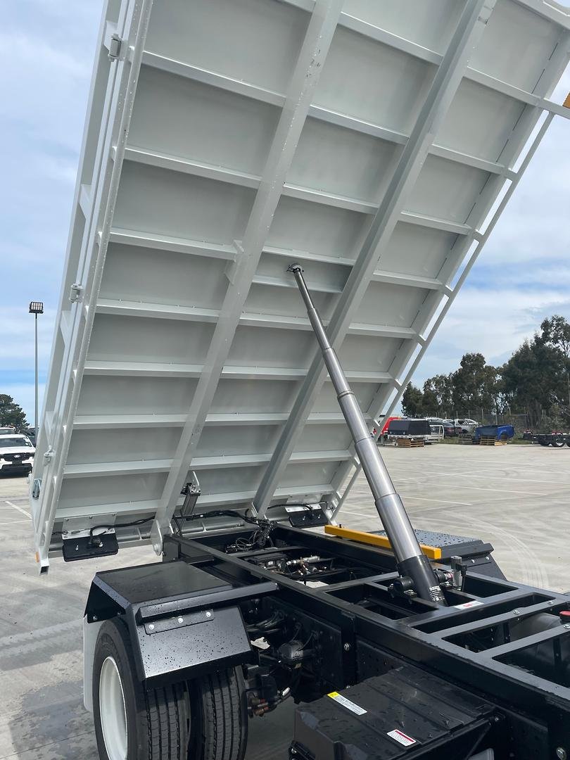 2025 Isuzu F Series FRR 110-240 AM R44 image 10