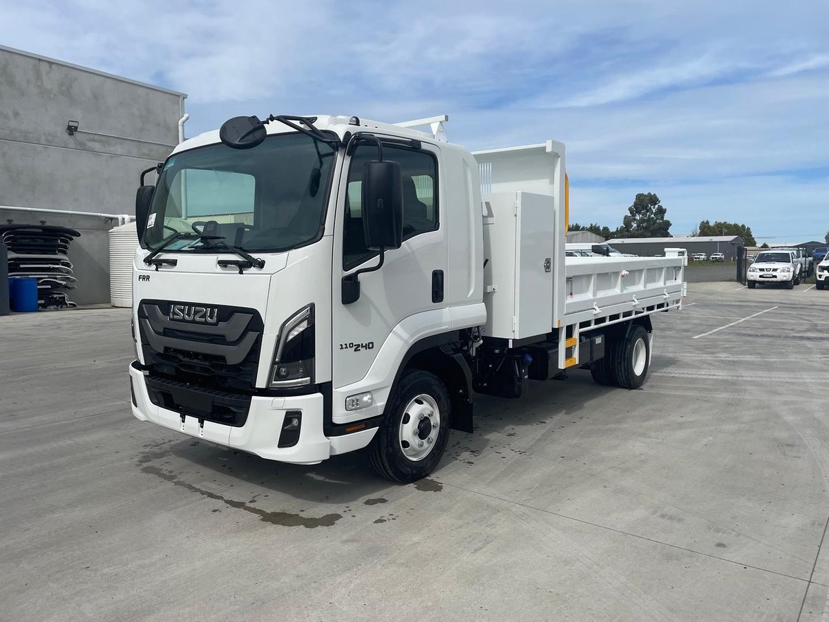 2025 Isuzu F Series FRR 110-240 AM R44 image 3