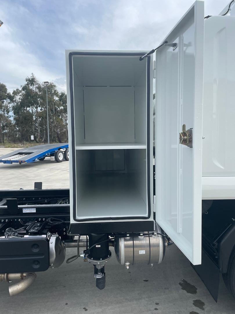 2025 Isuzu F Series FRR 110-240 AM R44 image 16