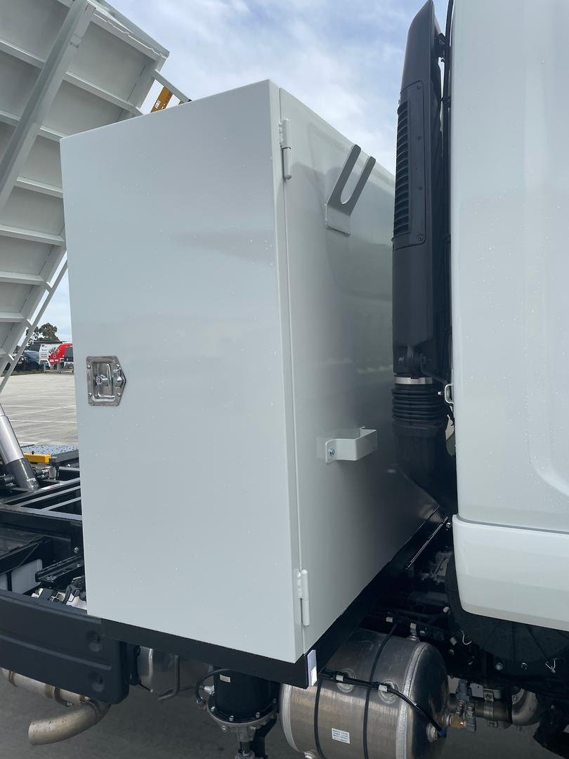 2025 Isuzu F Series FRR 110-240 AM R44 image 15