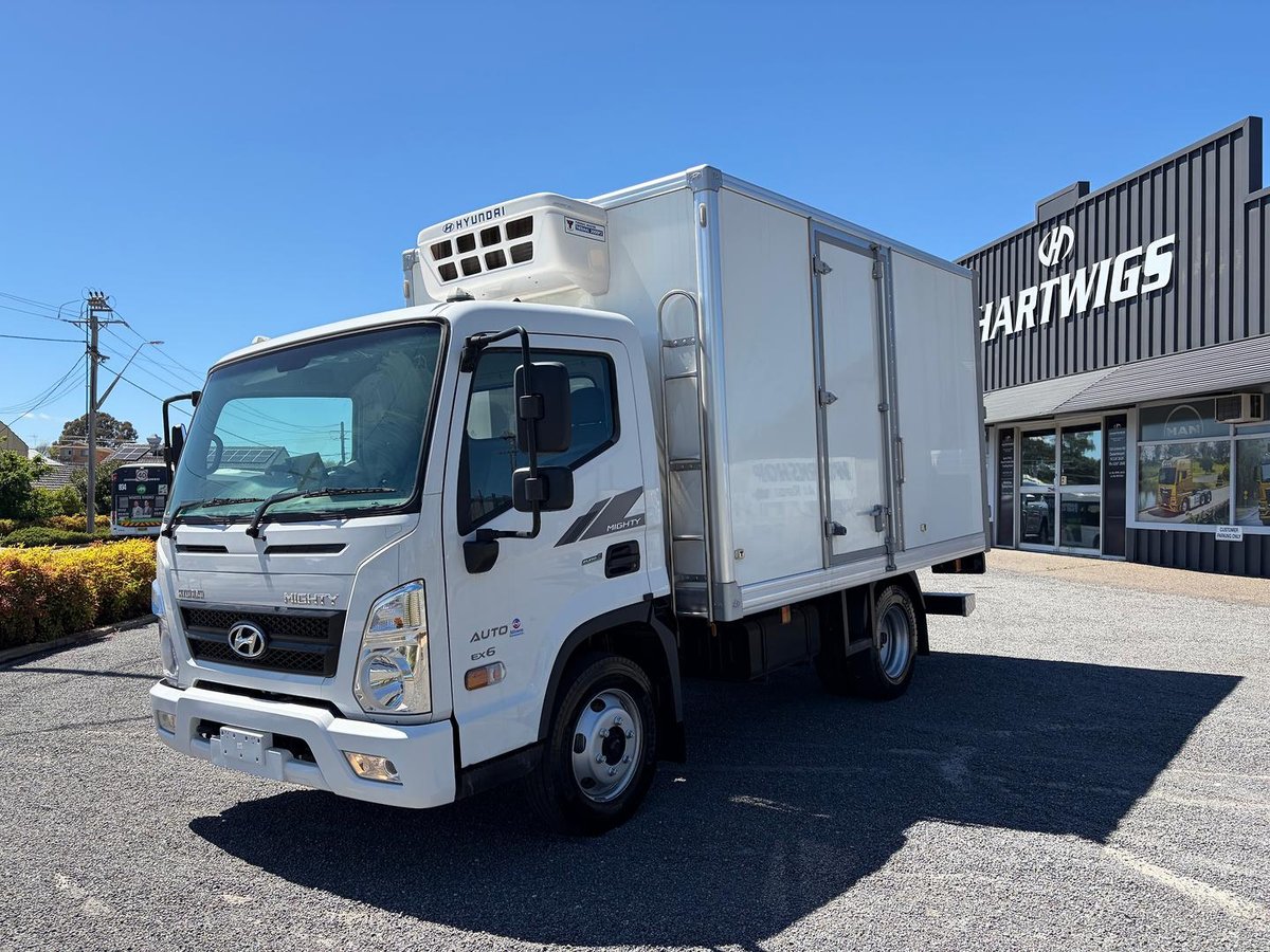2025 Hyundai Mighty EX4/6 Freezer Pantech image 3
