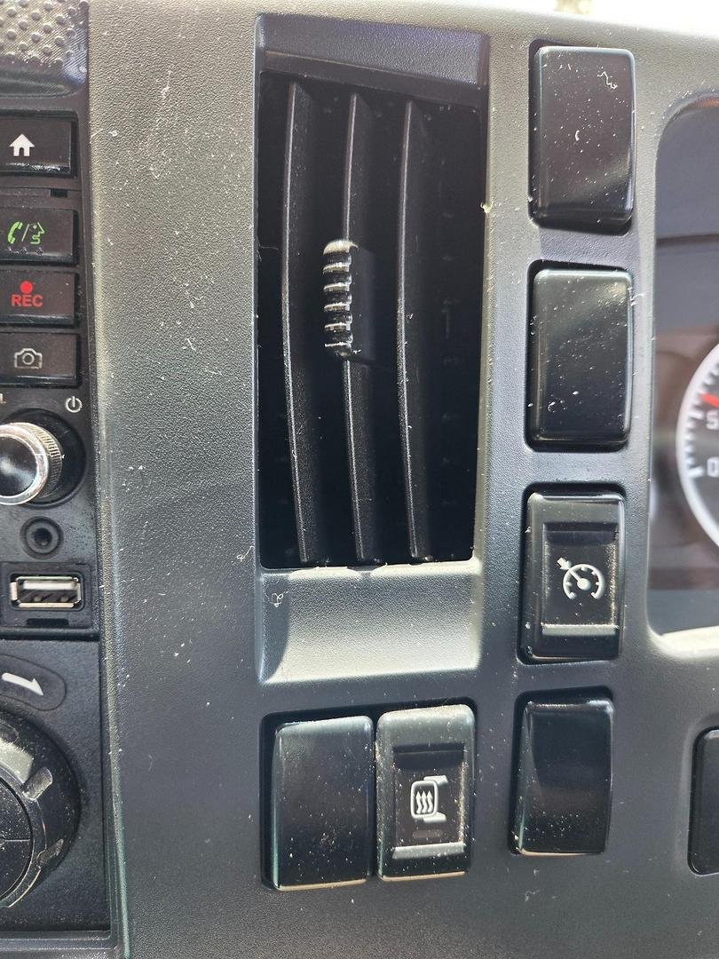 2014 Isuzu Fyh 300-350 8X4 Auto Tray image 11