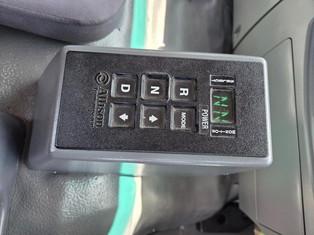 2014 Isuzu Fyh 300-350 8X4 Auto Tray image 7