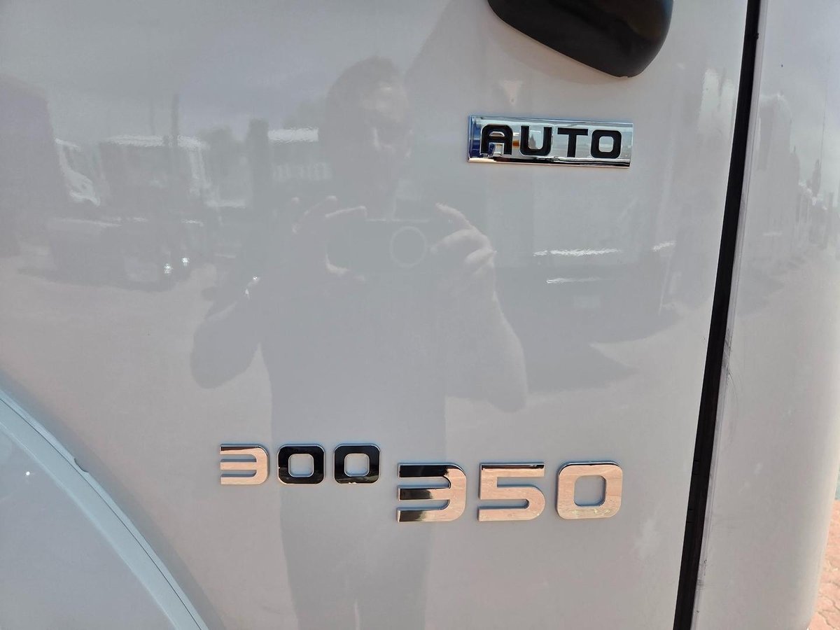 2014 Isuzu Fyh 300-350 8X4 Auto Tray image 6