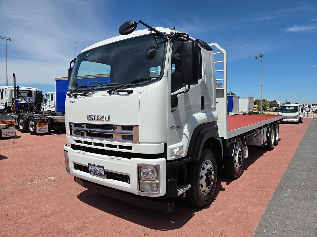 2014 Isuzu Fyh 300-350 8X4 Auto Tray image 16