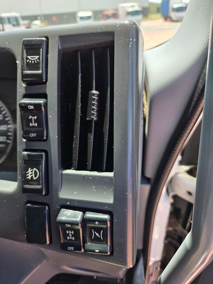 2014 Isuzu Fyh 300-350 8X4 Auto Tray image 18