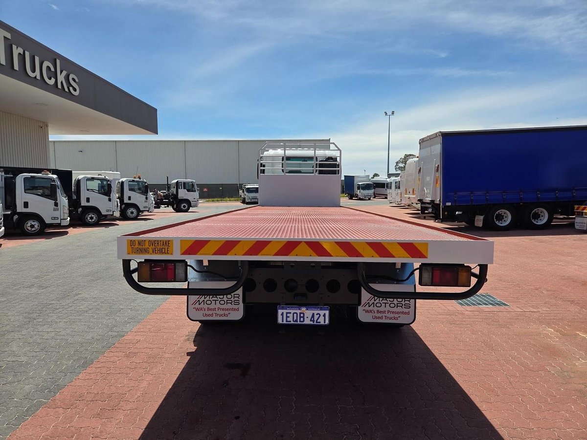 2014 Isuzu Fyh 300-350 8X4 Auto Tray image 19