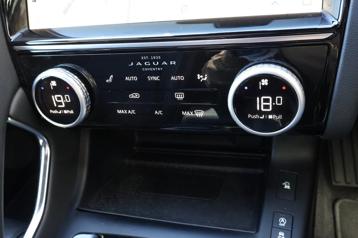2024 Jaguar E-PACE P250 R-Dynamic SE X540 MY24.5 AWD image 23