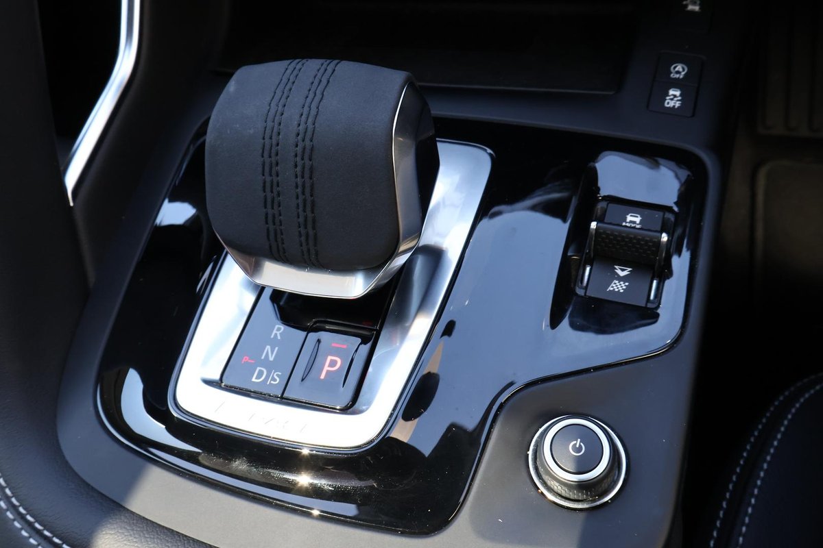 2024 Jaguar E-PACE P250 R-Dynamic SE X540 MY24.5 AWD image 13