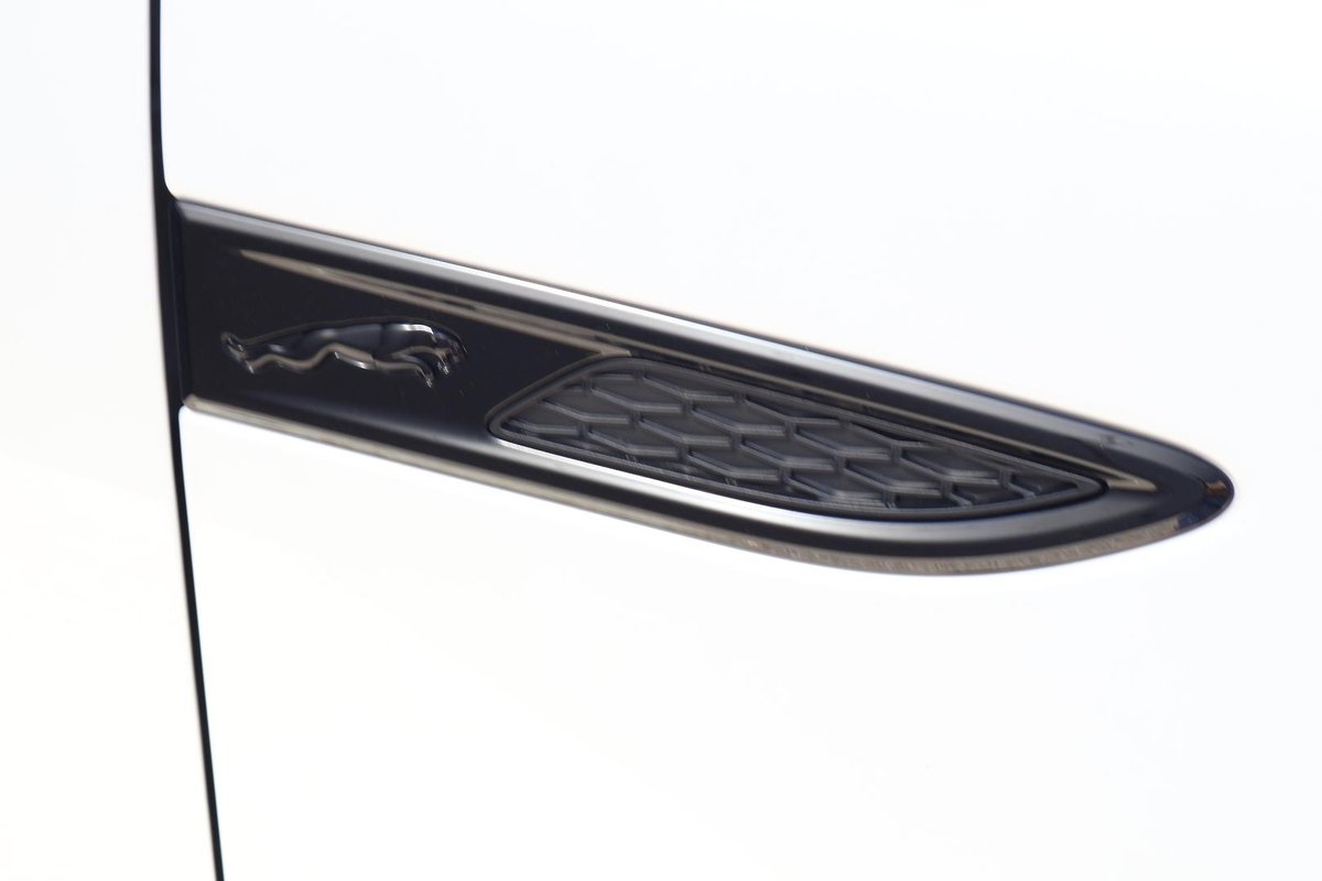 2024 Jaguar E-PACE P250 R-Dynamic SE X540 MY24.5 AWD image 18