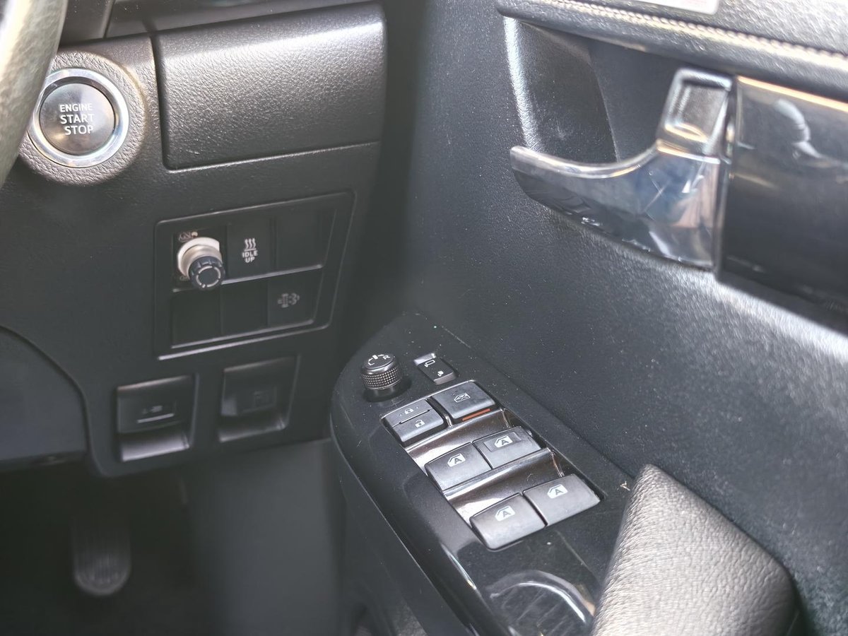 2019 Toyota Hilux Rogue GUN126R 4X4 Dual Range image 14