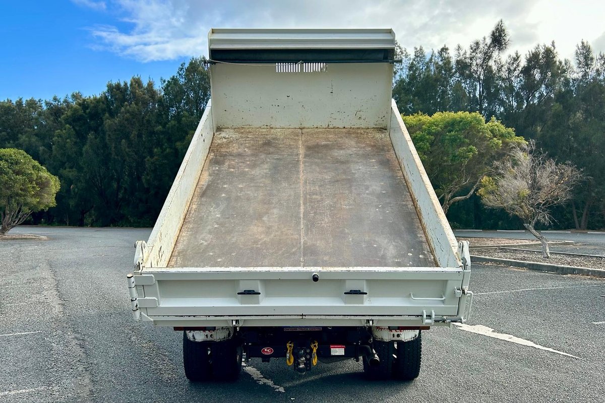 2022 Isuzu N Series NPR 65/45-190 Tipper image 15