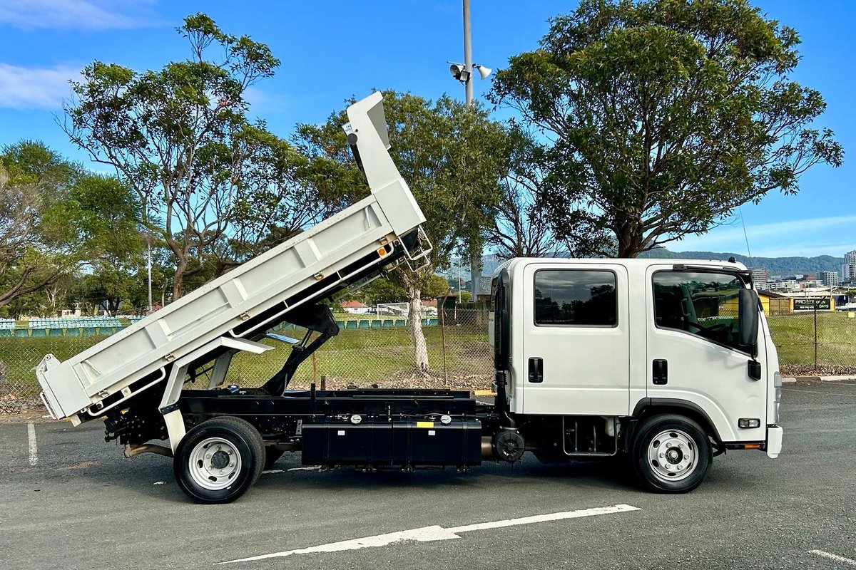2022 Isuzu N Series NPR 65/45-190 Tipper image 13