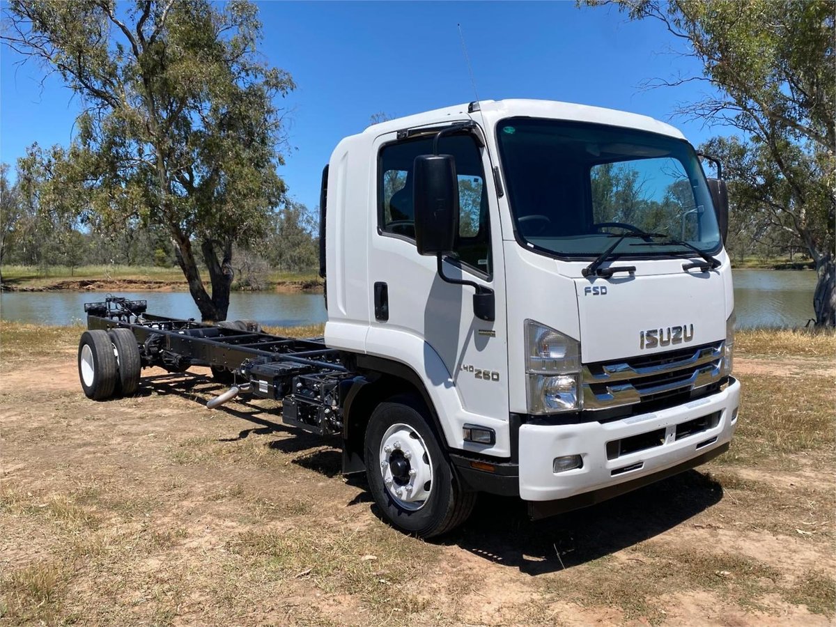 2017 Isuzu Fsd image 9