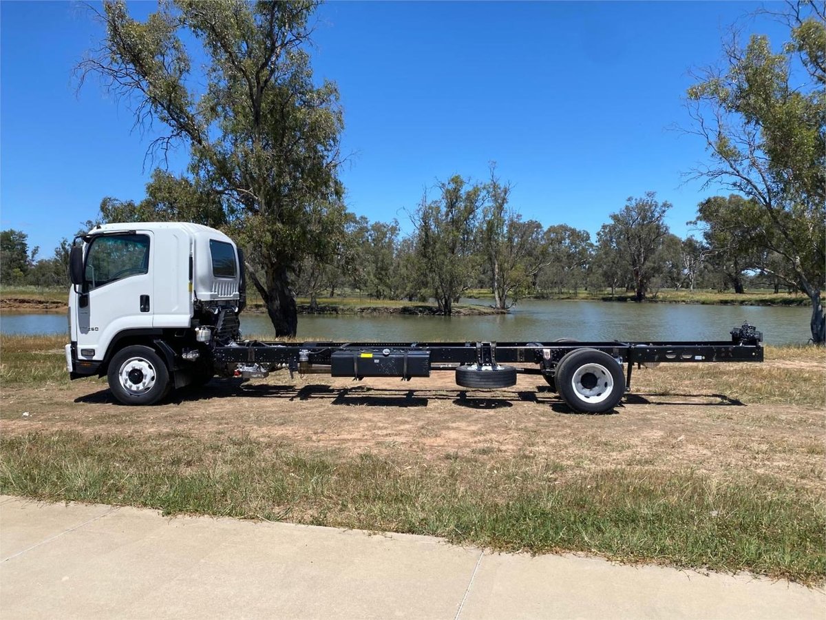 2017 Isuzu Fsd image 2