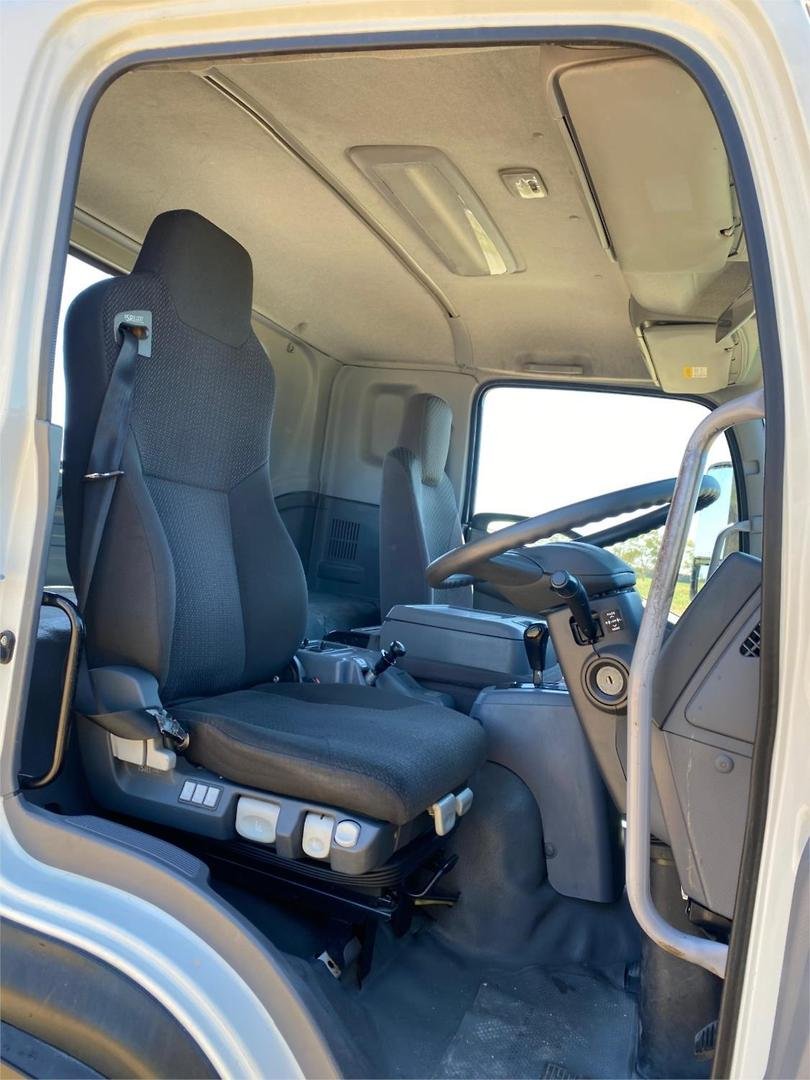 2017 Isuzu Fsd image 13