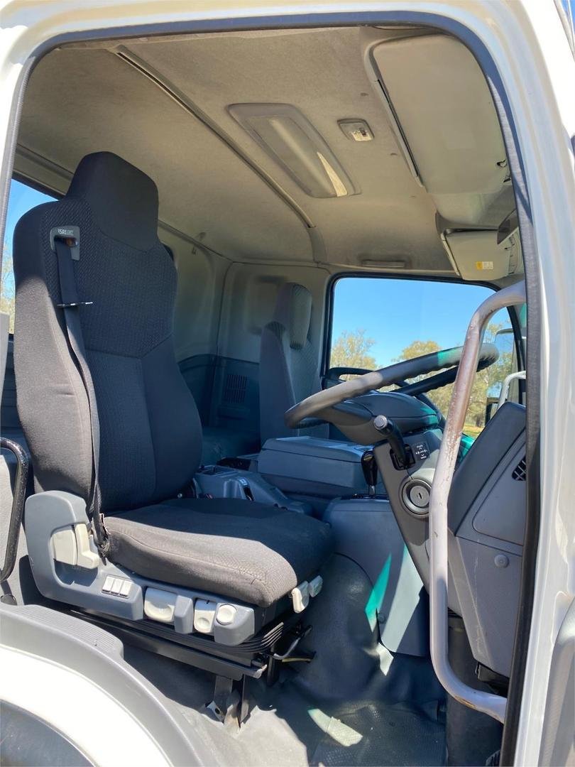 2017 Isuzu Fsd image 13