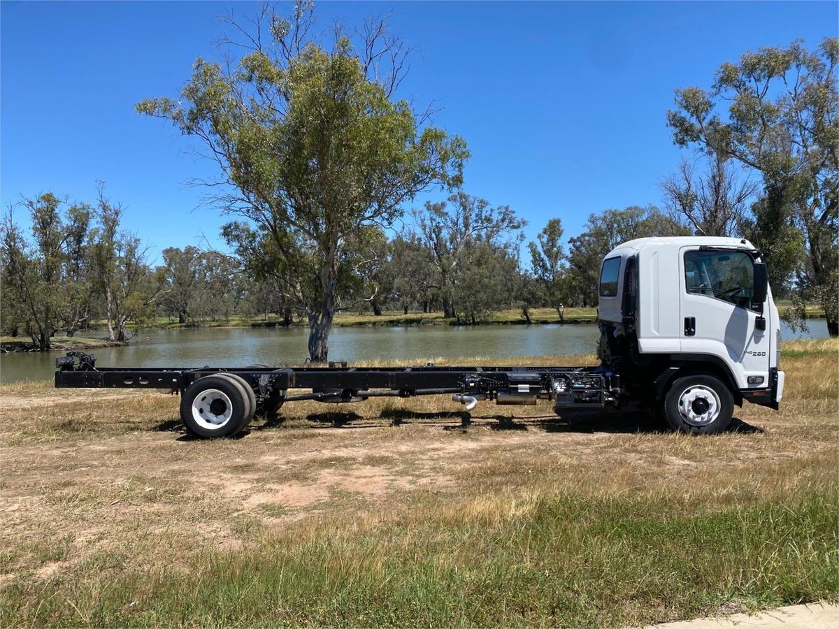 2017 Isuzu Fsd image 8