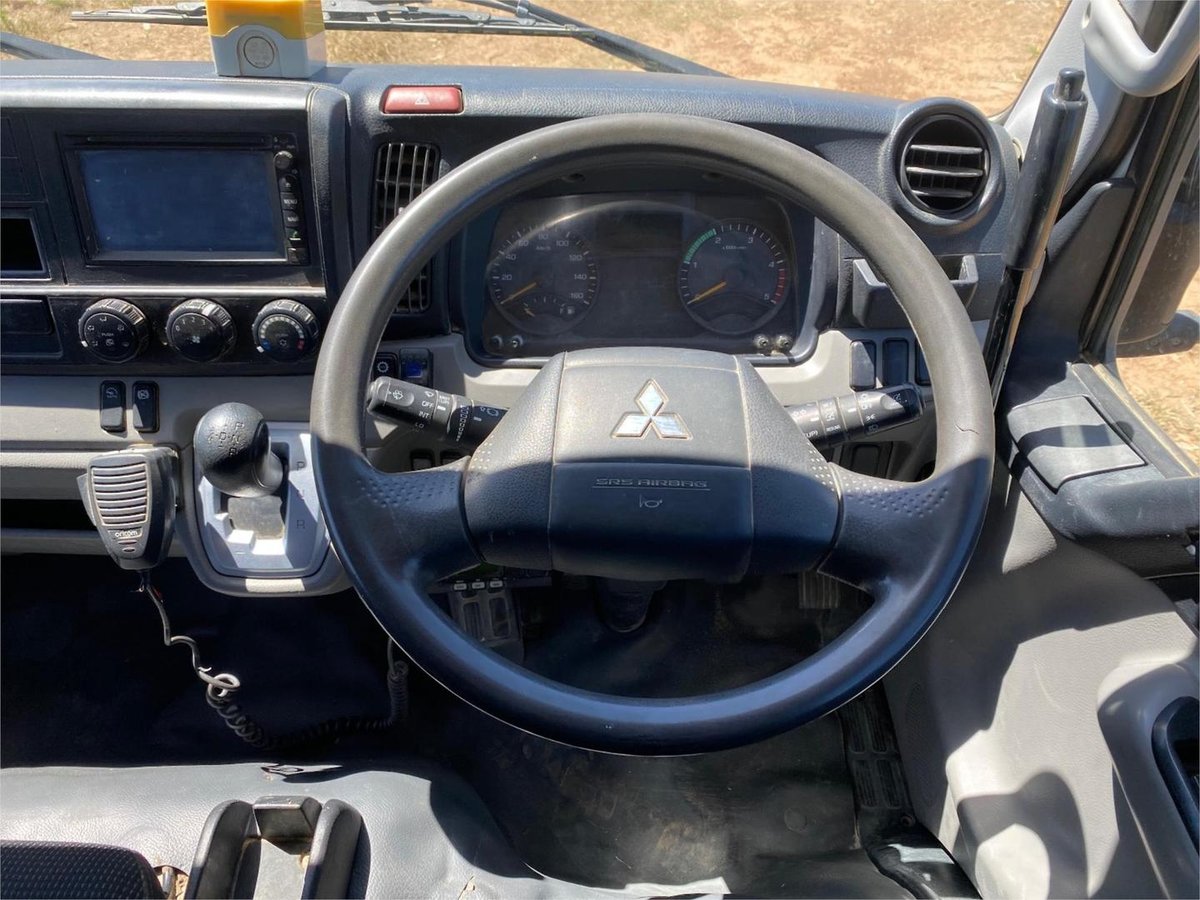 2017 Mitsubishi Canter image 17