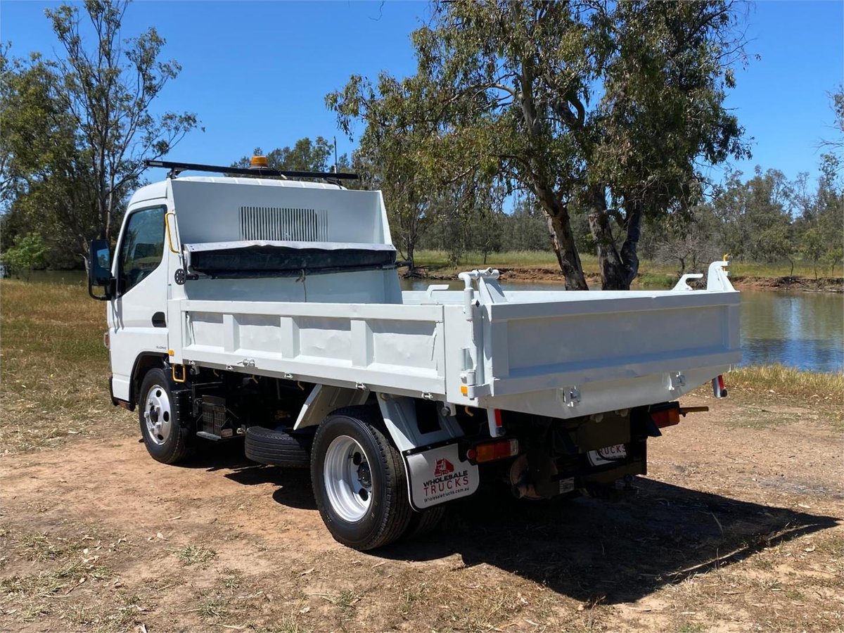 2017 Mitsubishi Canter image 5