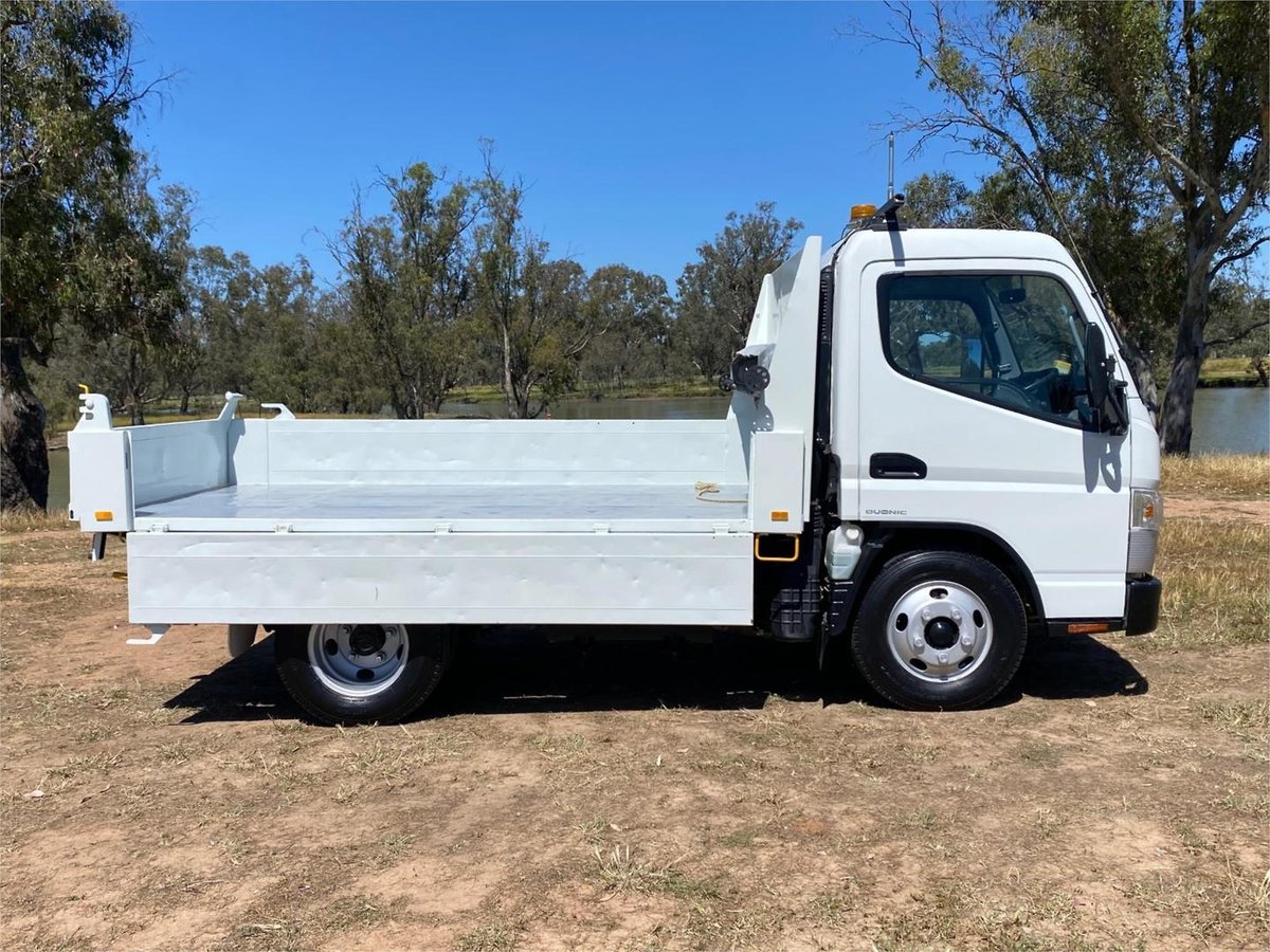 2017 Mitsubishi Canter image 11