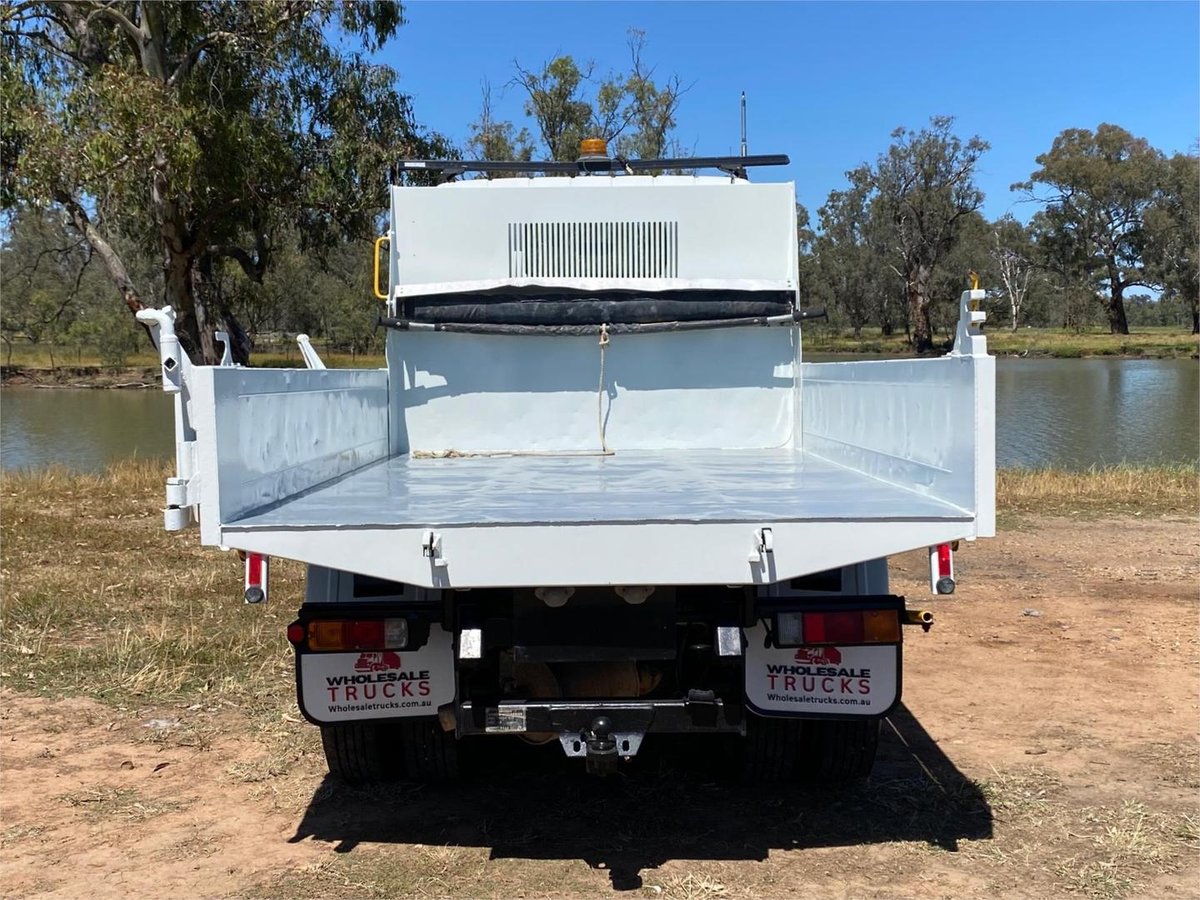 2017 Mitsubishi Canter image 7