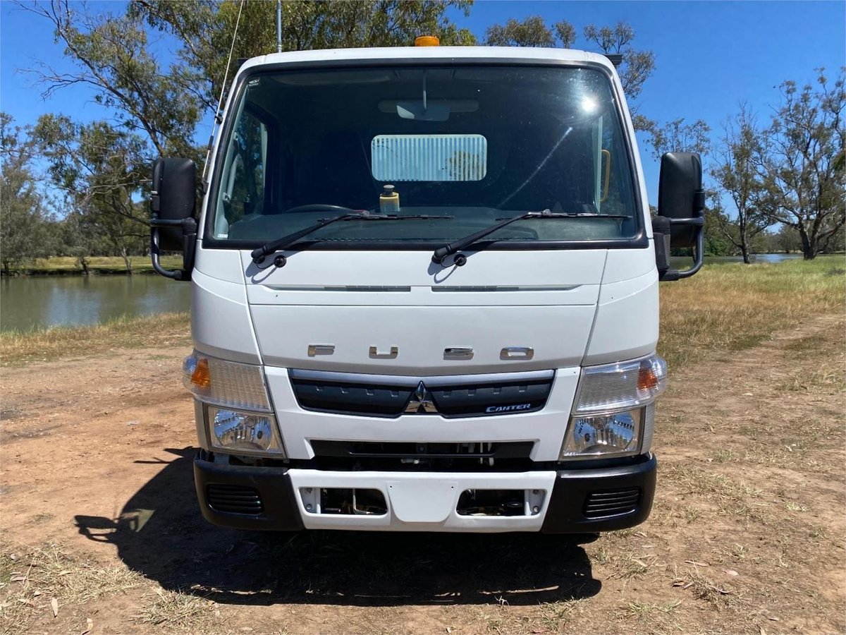 2017 Mitsubishi Canter image 14
