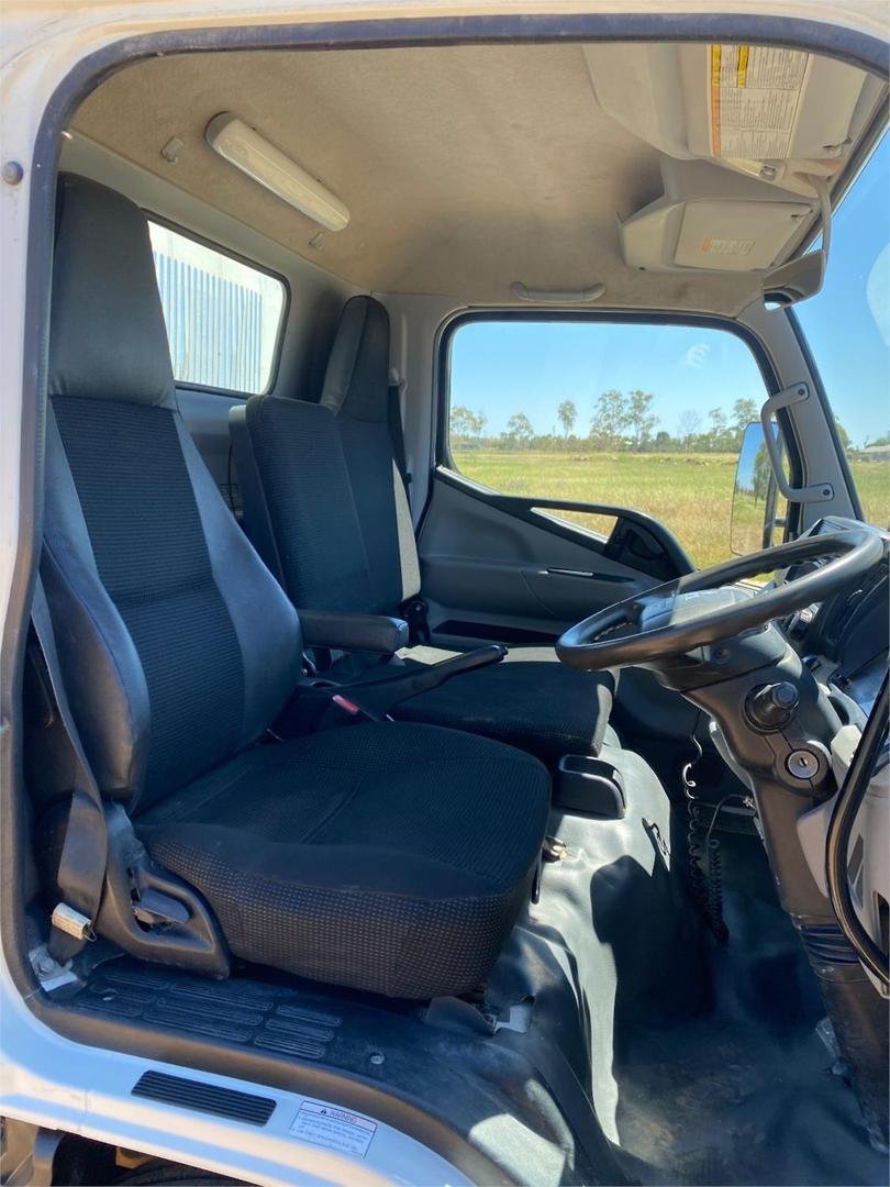 2017 Mitsubishi Canter image 15