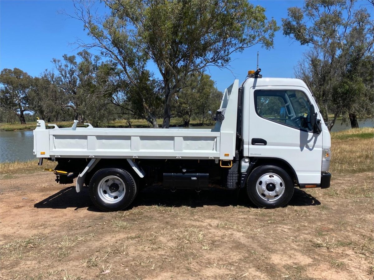 2017 Mitsubishi Canter image 10