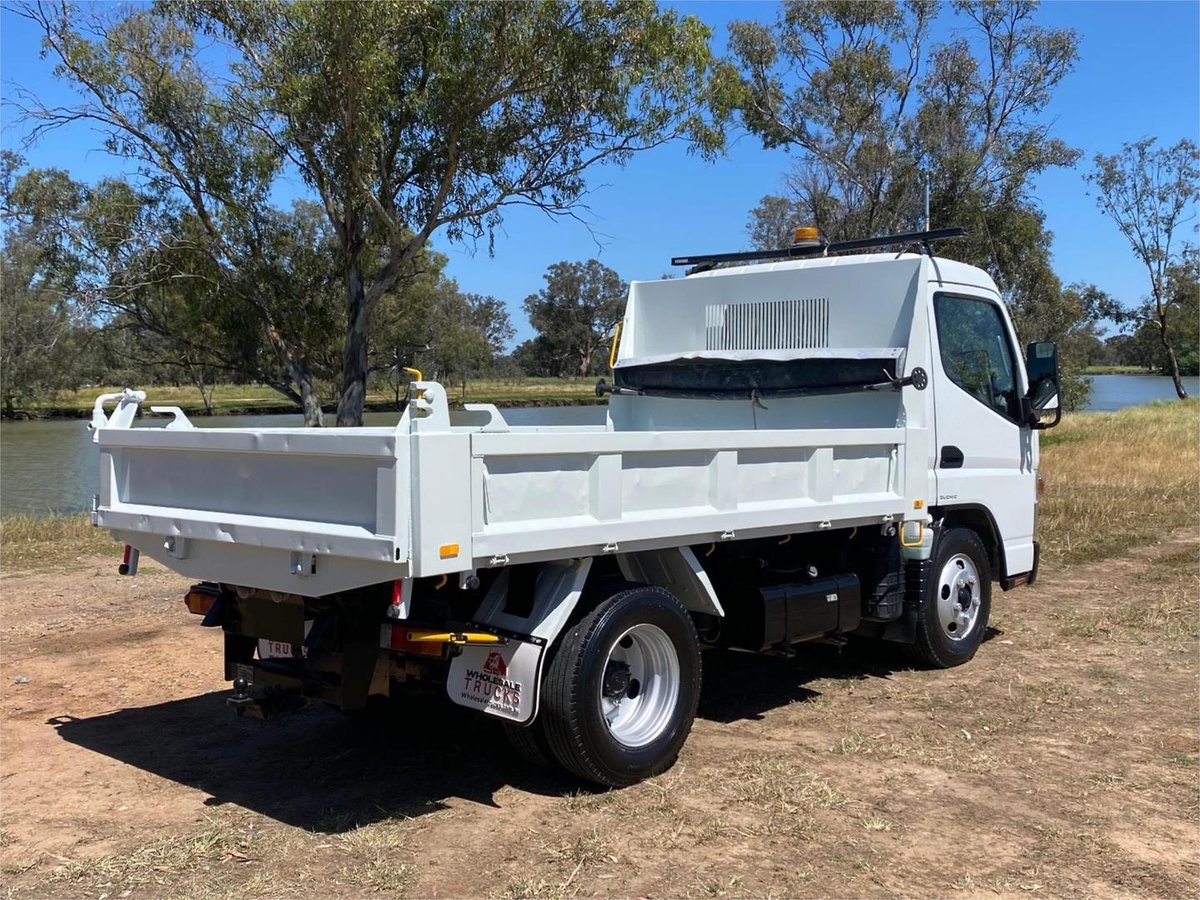 2017 Mitsubishi Canter image 9