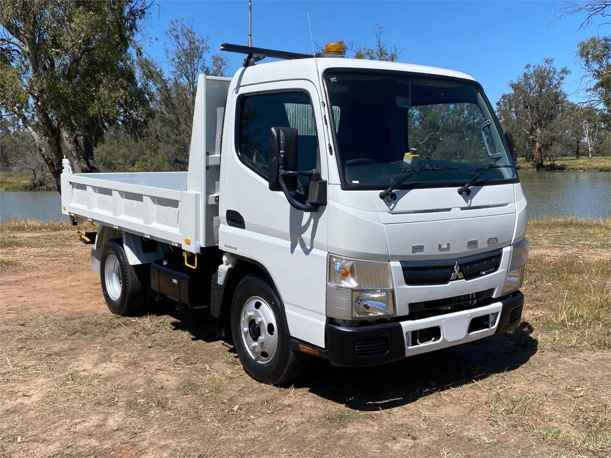 2017 Mitsubishi Canter image 12