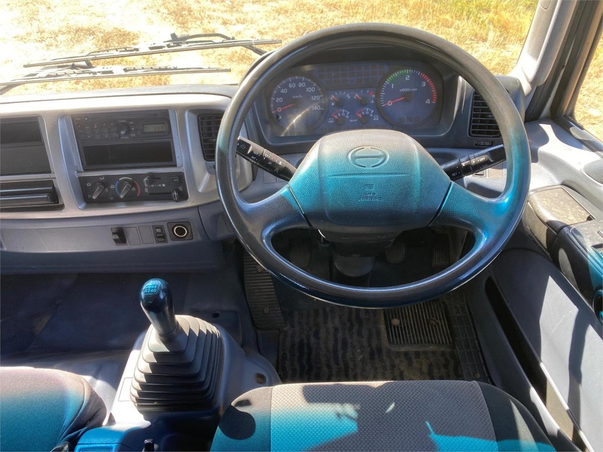 2010 Hino 500 image 14