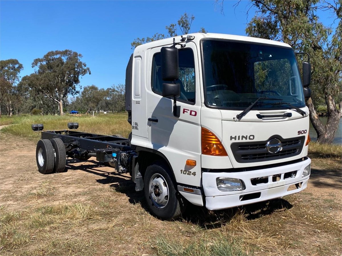 2010 Hino 500 image 9